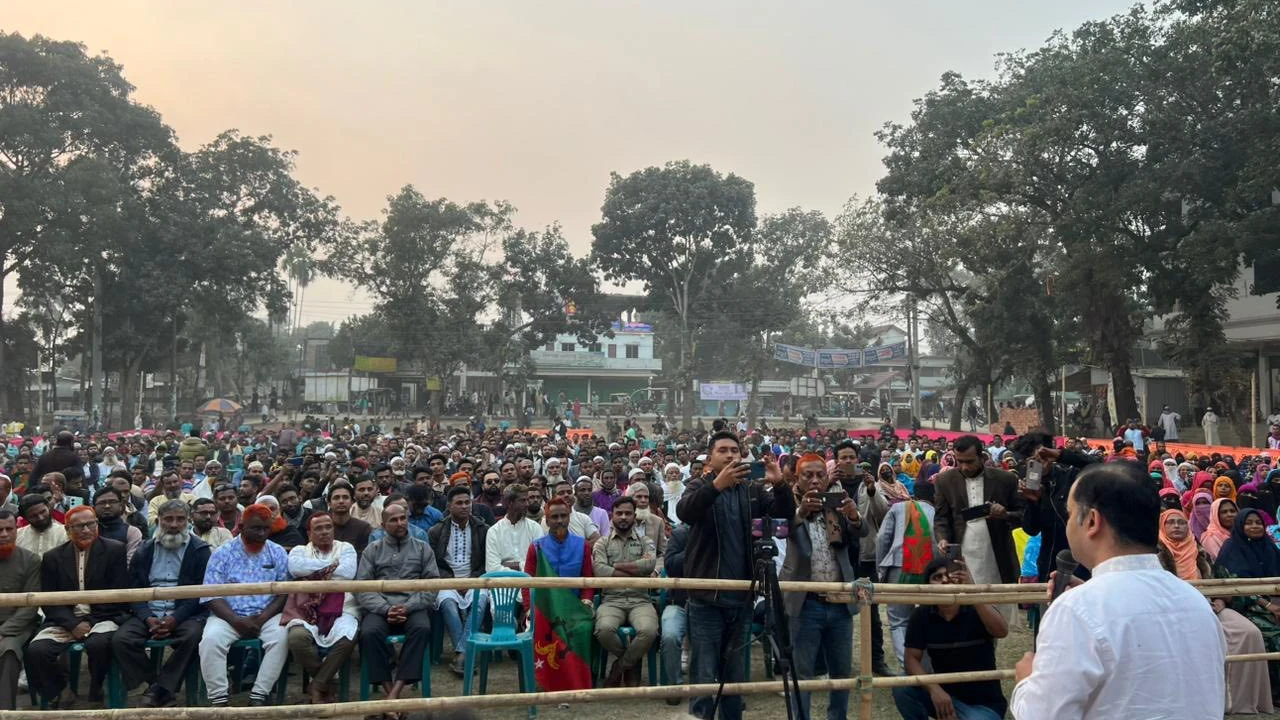 জাহাঙ্গীরপুরে ধানের শীষের পক্ষে ভোট চেয়ে কৃষক দলের প্রচারণা